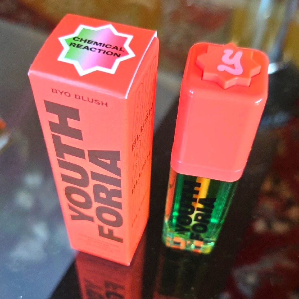 BYO Blush -‎ Color Changing Green Blush